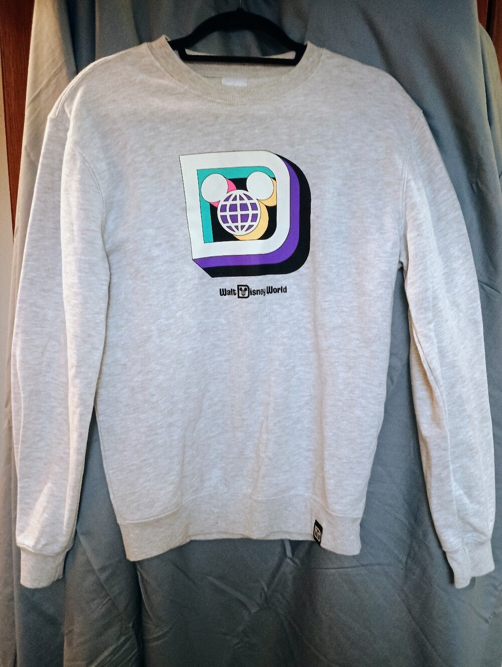 Retro Walt Disney World Mickey Globe Crewneck Sweatshirt - Size Small
